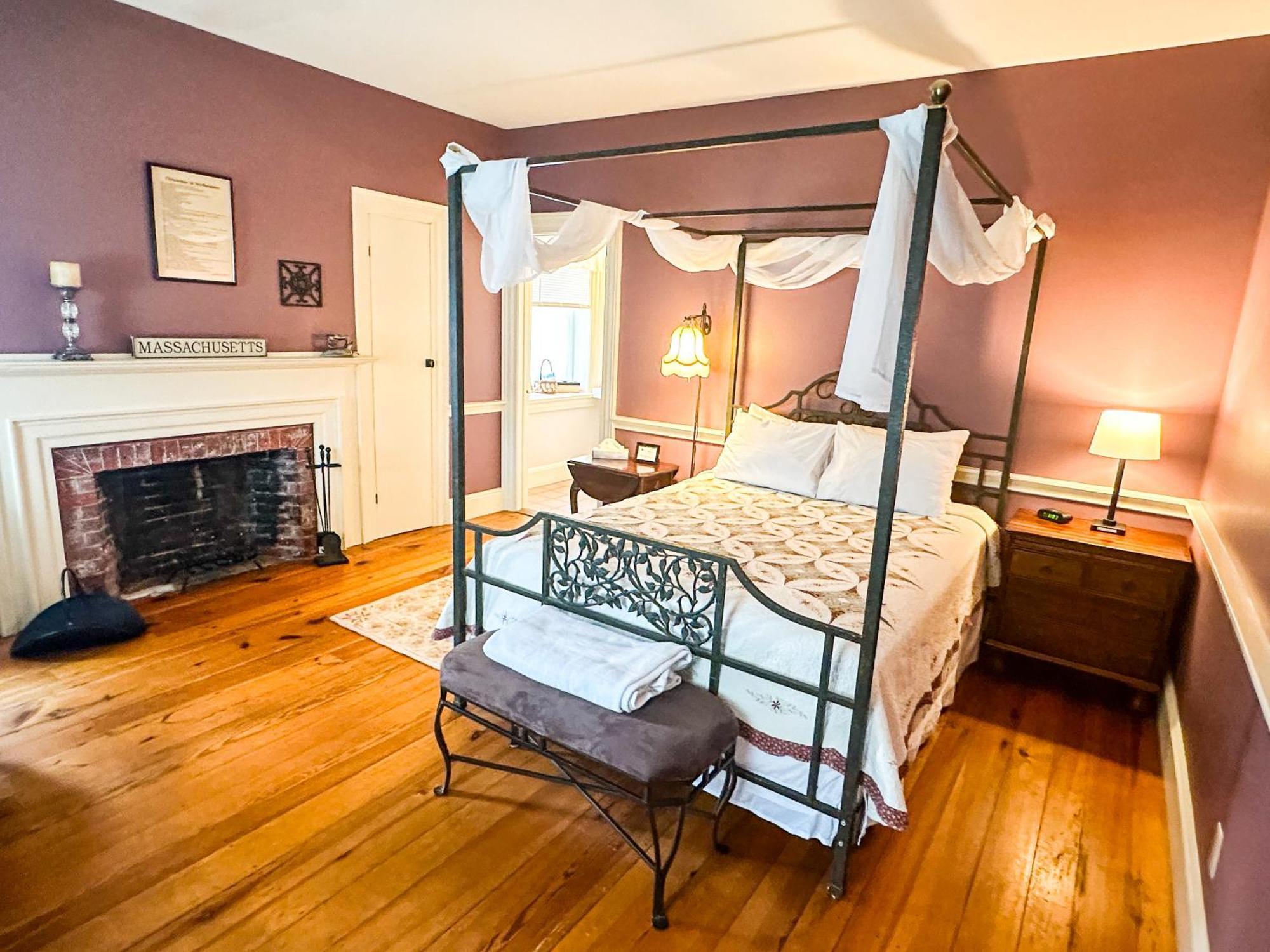 The Black Walnut Inn Амхерст Экстерьер фото