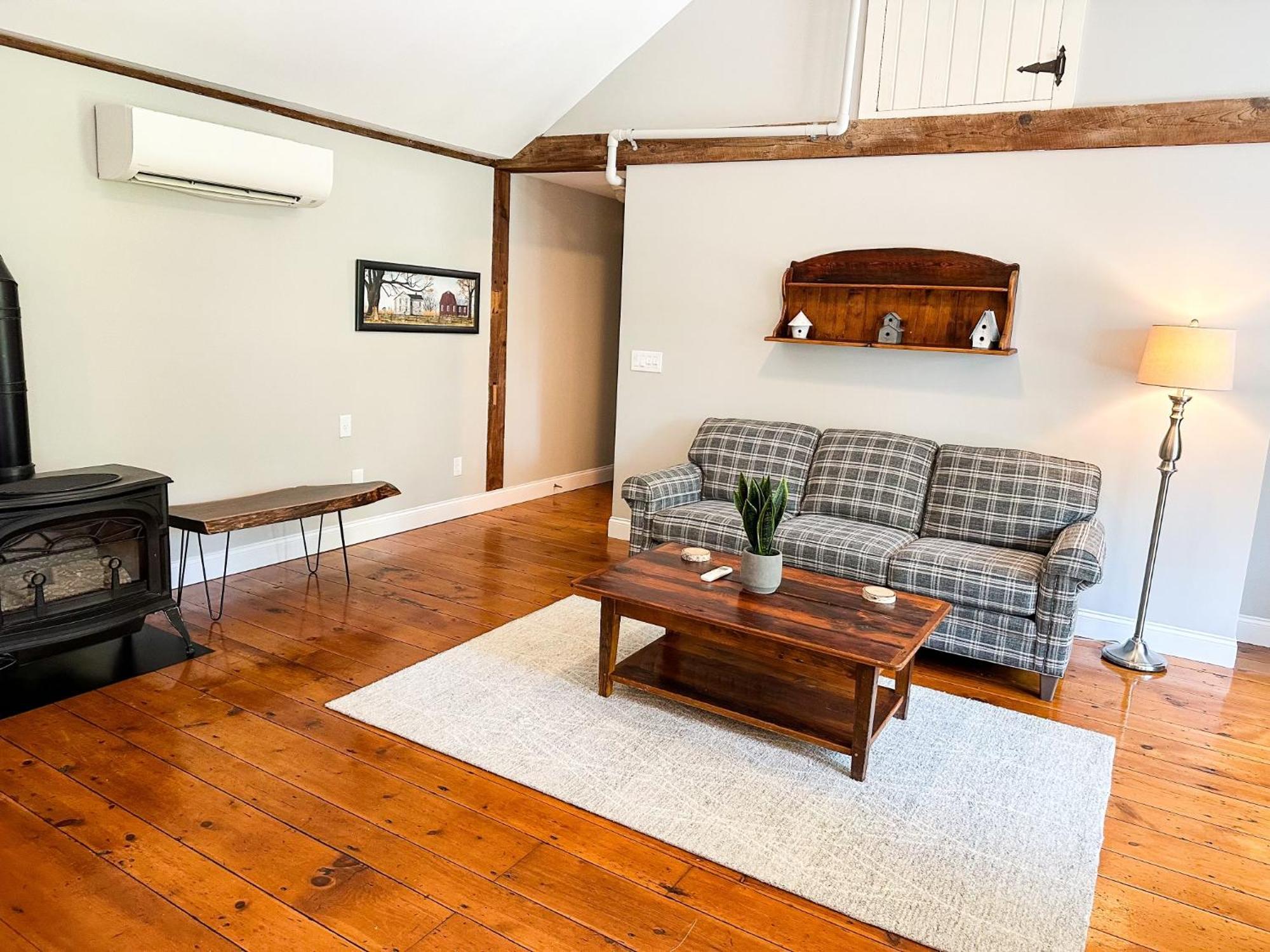 The Black Walnut Inn Амхерст Экстерьер фото