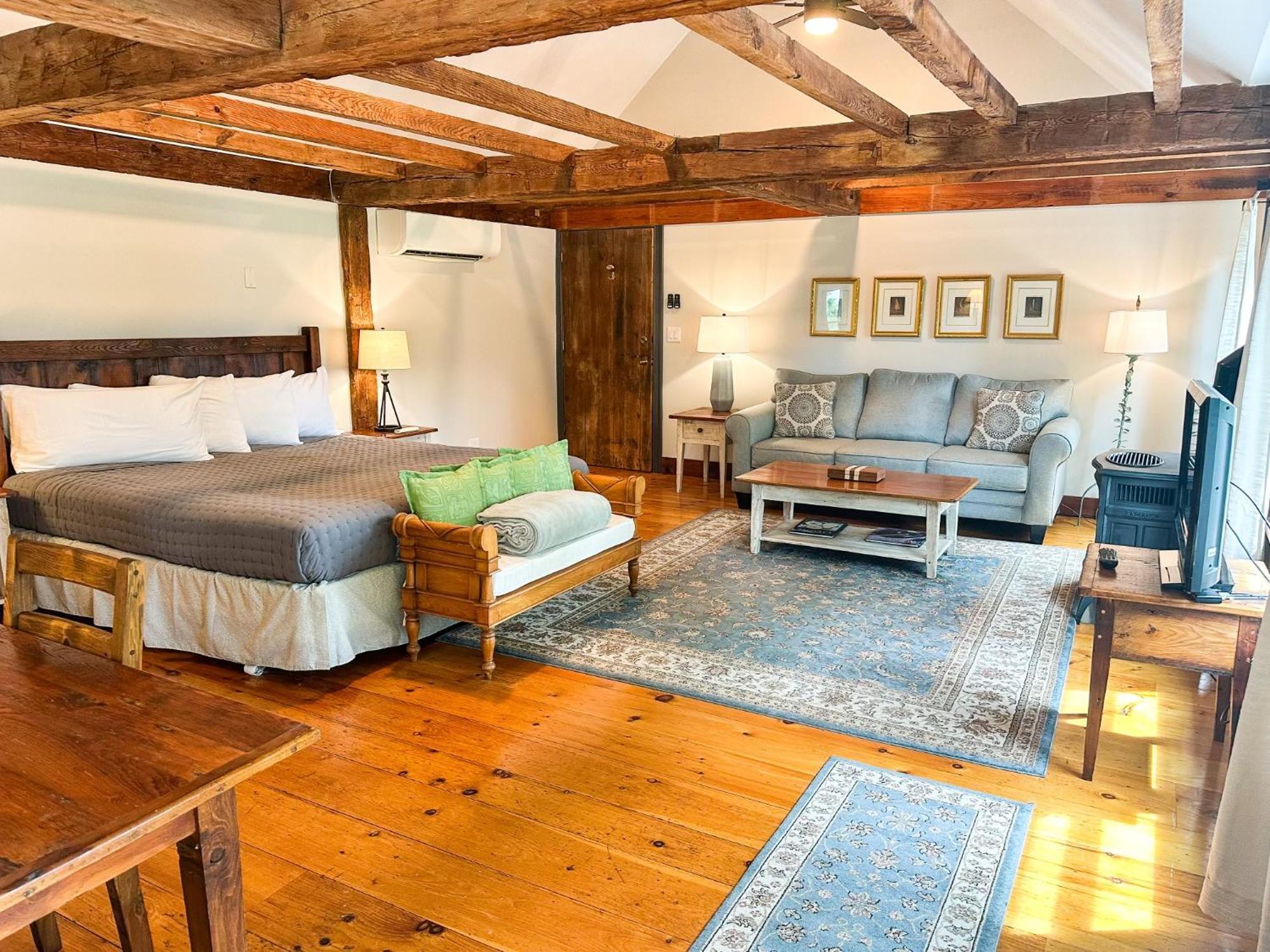 The Black Walnut Inn Амхерст Экстерьер фото