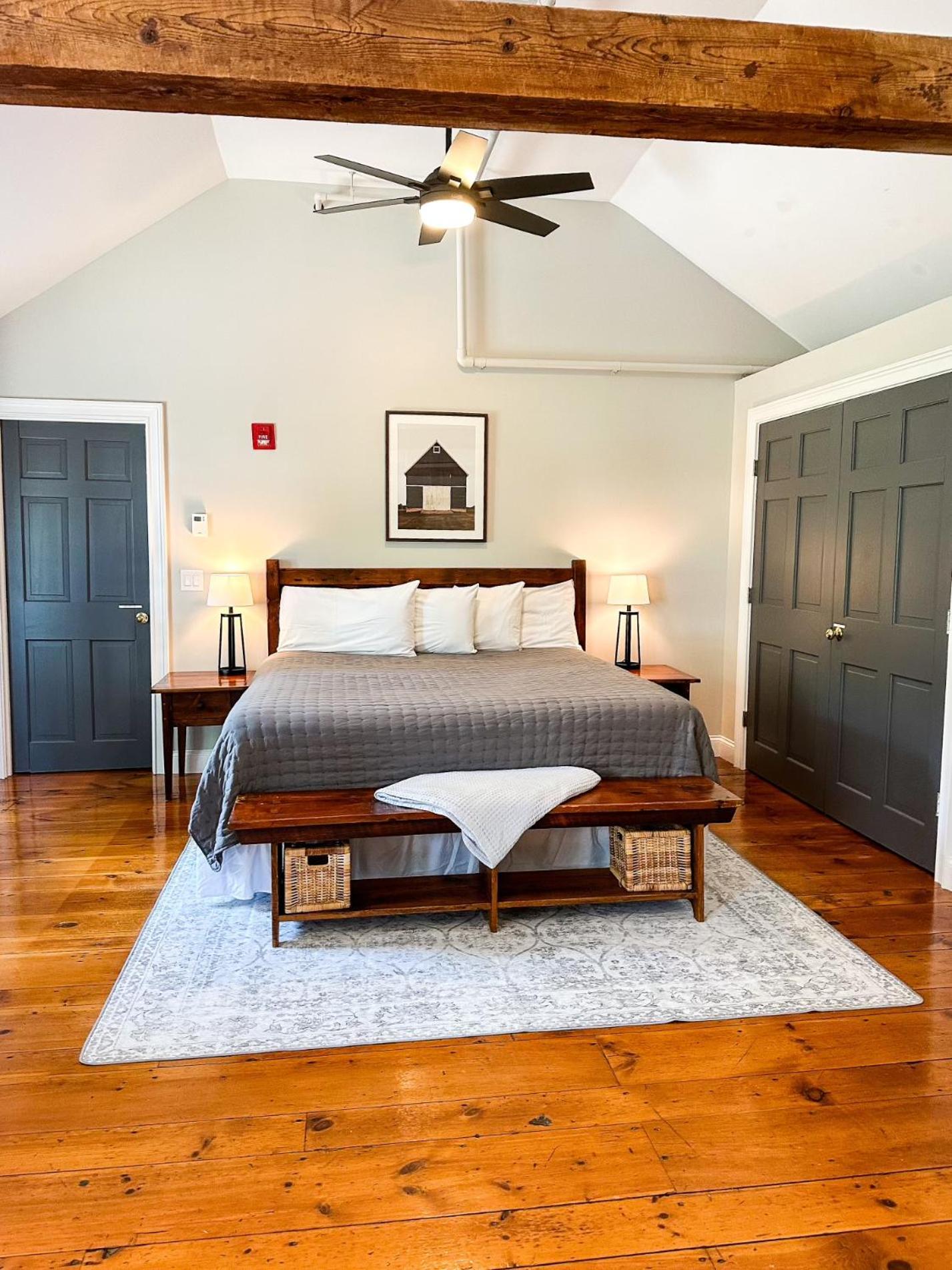 The Black Walnut Inn Амхерст Экстерьер фото