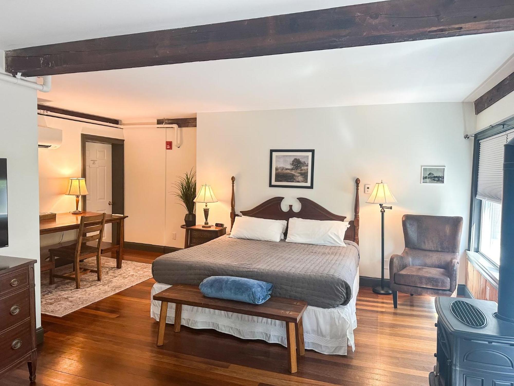 The Black Walnut Inn Амхерст Экстерьер фото