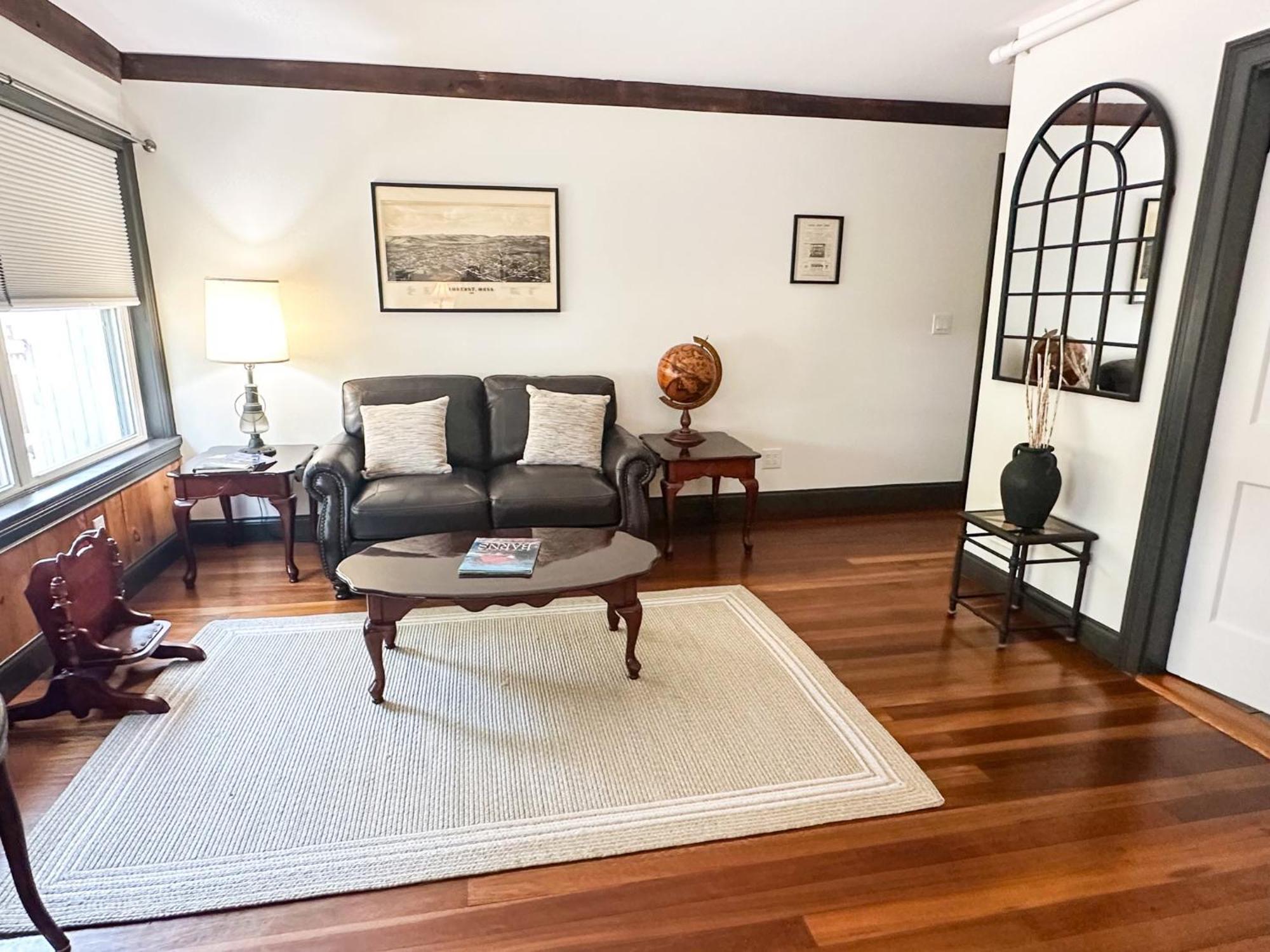The Black Walnut Inn Амхерст Экстерьер фото